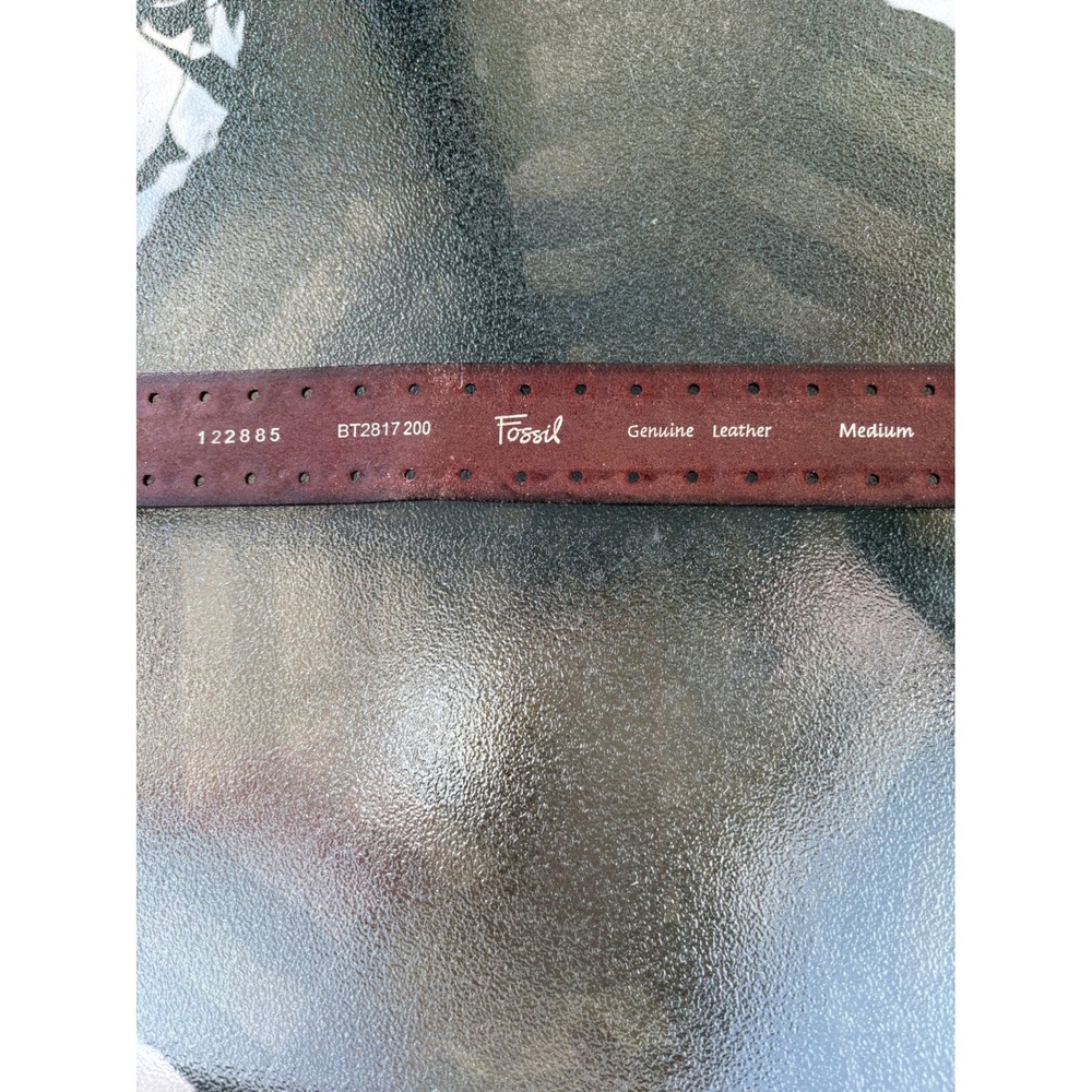 VTG Fossil Womens Medium Burgundy Leather Floral Stamped Studded Belt BT2817 200 - Picture 4 of 7